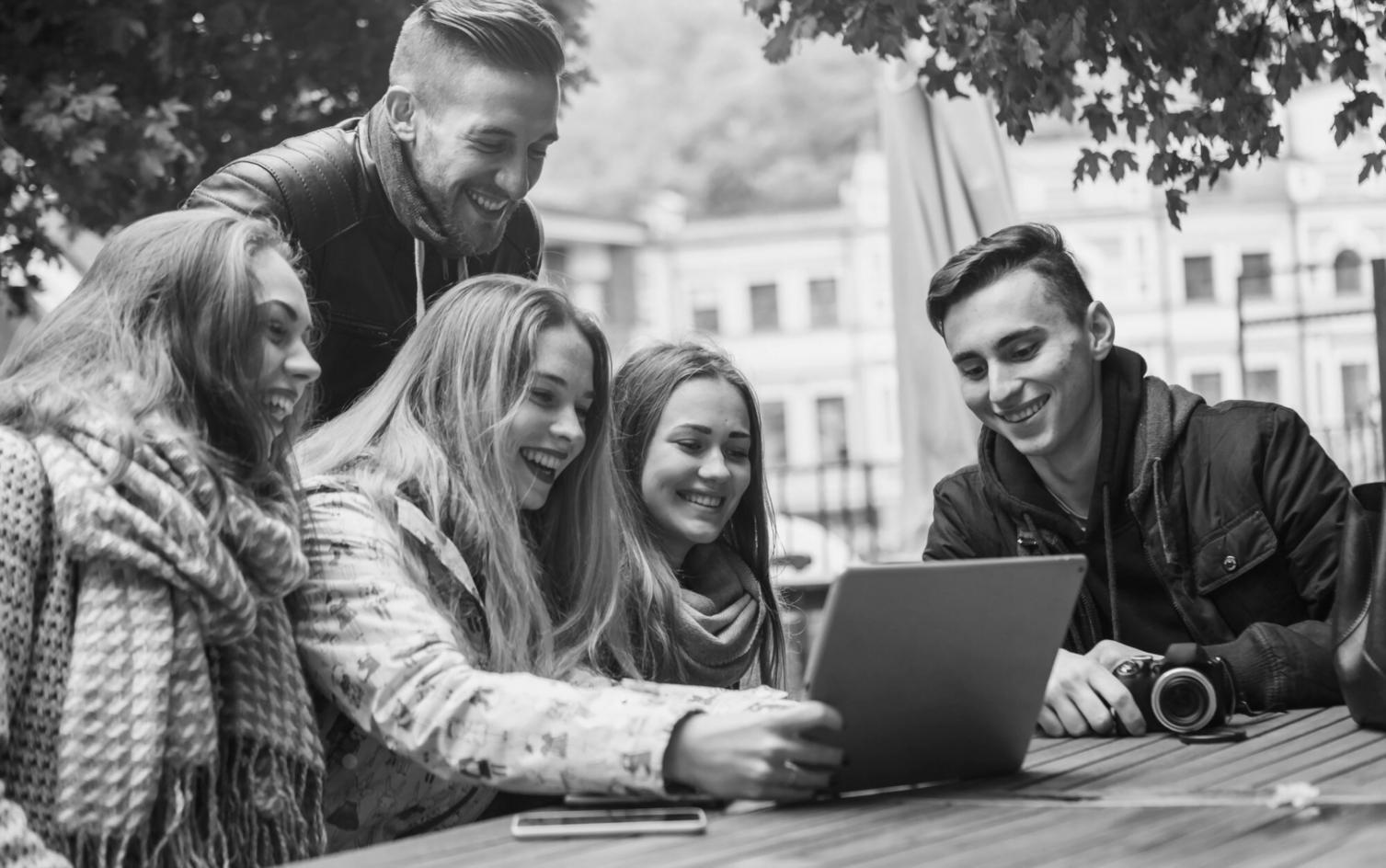 Analyse détaillée de relevés bancaires et catégorisation des dépenses